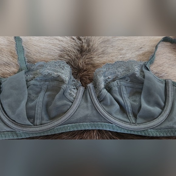 INTIMISSIMI lace bra in sage green and white in size 34B - Picture 3 of 7